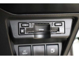 高速道路の利用時に便利なETC。料金所での停車や小銭を探す手間がなくなり快適です♪見た目もすっきりとしたビルトインタイプを装備しています。