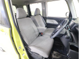 運転席シートは、座り心地を追求した座面構造を採用しています。そのため、近場へのちょっとした移動からロングドライブまで、あらゆるシーンで快適なドライビングをお楽しみいただけます。