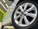 【純正○○インチアルミホイール】外観にマッチした純正アルミホイールを装着しております。各種社外アルミホイールや、スタッドレスタイヤも取扱いしております。是非ご相談ください♪