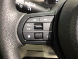 ステアリングにオーディオ操作スイッチが付いています。オーディオ画面に直接タッチしなくても操作が出来ますので、運転に集中できます。