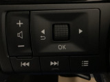 ステアリング左手側にオーディオ関連のコントロールスイッチを配置しています。操作時は視線を逸らすことなく運転に集中できます。