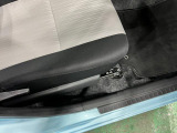 痛みの出やすい運転席シートの角、フロアマット、座面、ともに良好です