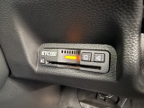 ETC車載器のお写真です。高速道路など、有料道路を通過する際には大変便利な装備ですね♪