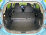 普段のお買い物や通勤、送迎等に十分な荷室スペースを確保しております。セカンドシートを倒すと、大きな荷物の積載も可能です♪