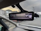 バックミラーにも全方位カメラが映しだされます。