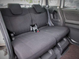 上方向に余裕があるため、大人でもしっかり座れる後席スペ-ス。