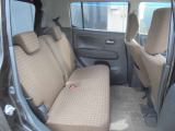 後部席も広々快適です