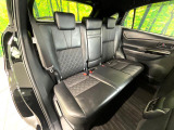 後部座席も気になるようなキズ・汚れやへたり等、大きなダメージはなく、良好な状態です。