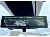 インテリジェント ルームミラーです。車両後方のカメラ映像をミラー面に映し出します。