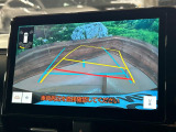 【バックカメラ】駐車時に後方がリアルタイム映像で確認できます。大型商業施設や立体駐車場での駐車時や、夜間のバック時に大活躍!運転スキルに関わらず、今や必須となった装備のひとつです!