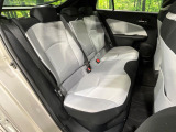 後部座席も気になるようなキズ・汚れやへたり等、大きなダメージはなく、良好な状態です。