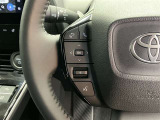 運転中、オーディオの操作をしてて、ハッとしたことはありませんか?ステアリングスイッチは、運転中でもハンドルでオーディオの操作が可能です。安全なドライブをサポートします。