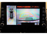 パノラミックビューモニター付きです。車両を上から見たような映像をディスプレイオーディオ画面に表示。運転席からの目視だけでは見にくい、車両周辺の状況をリアルタイムでしっかり確認できます。