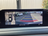 狭い場所での駐車やすれ違いなどでより的確な運転操作に役立つ360&deg;ビューモニターが装備されています。