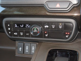 エアコンはオートエアコンでお好みの温度調整が出来、オールシーズン快適にドライブできます!さらに、運転席&助手席シートヒーターが付いてます。2段階に温度設定が可能です。