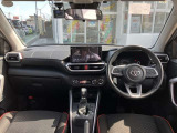 【運転席・インパネまわり】ハンドル・シート・フロアーなど隅々までプロによるクリーニング済み☆彡キレイな車内でドライブが一層快適にお楽しみいただけます!!