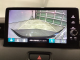 後方確認はお任せ! リアカメラ装備でバック駐車をサポートします。