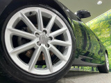 【純正18インチアルミホイール】外観にマッチした純正アルミホイールを装着しております。各種社外アルミホイールや、スタッドレスタイヤも取扱いしております。是非ご相談ください♪