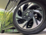 外観にマッチした純正アルミホイールを装着しております。各種社外アルミホイールや、スタッドレスタイヤも取扱いしております。是非ご相談ください♪