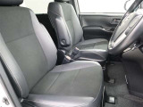 運転席と助手席です!非常にきれいな内装になっております!天井も高く広々とした車内になります。