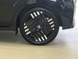 純正のアルミホイールで外観もかっこよく、燃費向上にも一役かっていますよ!