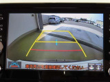バックガイドモニターで、後方を確認しながら安心して駐車することができます。運転初心者も熟練者も必須の機能ですよ!