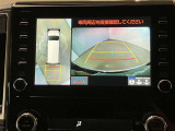 【パノラミックビュー&バックビュー】駐車時の安全確認をする為に車両上方からの映像と後方カメラからのを同時に表示しバックガイドも付いているのでバックの苦手な方でも安心して運転出来ますよ。