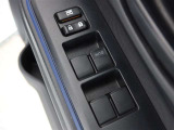 全席パワーウインドウ付き。運転席から全席の操作が可能で、開閉操作のロックもできます。