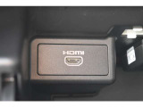 HDMI端子はグローブボックス内にあります。