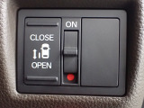 運転席からもスライドドアをボタン操作でスピーディーに開閉できます!またスマートキーでも操作できるので便利です。