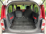 普段のお買い物や通勤、送迎等に十分な荷室スペースを確保しております。セカンドシートを倒すと、大きな荷物の積載も可能です♪