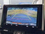 【バックカメラ】駐車時に後方がリアルタイム映像で確認できます。大型商業施設や立体駐車場での駐車時や、夜間のバック時に大活躍!運転スキルに関わらず、今や必須となった装備のひとつです!
