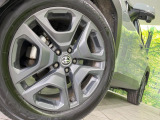 【純正19インチアルミホイール】外観にマッチした純正アルミホイールを装着しております。各種社外アルミホイールや、スタッドレスタイヤも取扱いしております。是非ご相談ください♪