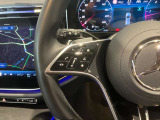 ステアリングシフトが装備されております。ステアリングから手を離さずにシフトチェンジができます。マニュアルモードをご選択頂くことにより、よりアグレッシブな走行が可能となります