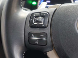 ステアリングスイッチ付き。前方から目を離すことなく操作することが可能です。