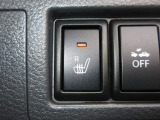 運転席シートヒーターが付いてます。寒い冬でもスイッチONで座面をあたたかくして、ドライブをさらに快適にしてくれます。