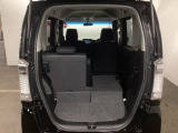 コンパクトボディーなのに、荷室はこんなに広々しています。たくさんの荷物が積めますよ。