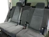 助手席側からの後席ビューです。