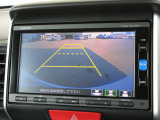 バックをするとき自動でリアの様子が映る『リアカメラ』付き!画面で確認しながらバックができますから安心ですね。でも、目視も大切ですよ!安全第一でお願いします!