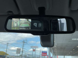 ルームミラーでアラウンドビューモニターの画像が確認出来ます。