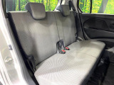 後部座席も気になるようなキズ・汚れやへたり等、大きなダメージはなく、良好な状態です。