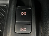 【オートブレーキホールド】信号待ちや渋滞で停車時にブレーキから足を離しても、停止状態を保持してくれます。前進するときはアクセルを踏めば自動で解除されるので安心♪街乗り運転が楽になります♪