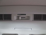リヤシーリングファンも装備しておりますので車内がより快適になりますね。