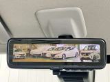 【インテリジェント ルームミラー】車両後方のカメラ映像をミラー面に映し出すので、車内の状況や、天候などに影響されずいつでもクリアな後方視界が得られます!