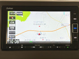 ダッシュボードに自然に溶け込むようにデザインされた純正メモリーナビゲーション。