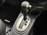 【フロアシフト】直感的な操作性や手に取りやすいレバー位置が特徴です。