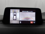 狭い場所での駐車やすれ違いなどでより的確な運転操作に役立つ360&deg;ビューモニターが装備されています。