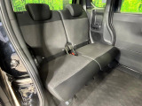 後部座席も気になるようなキズ・汚れやへたり等、大きなダメージはなく、良好な状態です。