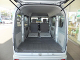 後部座席を倒すと大容量のラゲッジルームに!