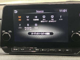 【メーカーナビ】9インチの大画面モニターを搭載し、Apple CarPlayへのワイヤレス接続やAndroid Autoにも対応。